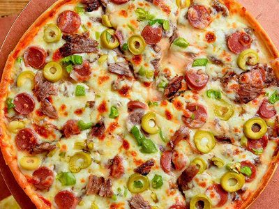 بيتزا كوكتيل لحم